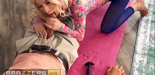  (Kenzie Reevess) Yoga Turns Into A Leg Shaking Orgasm When Her Stepdad Steve Handles Her Vibrators Remote - Brazzers